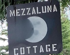 Toàn bộ căn nhà/căn hộ Mezzaluna - Cottage by the Sea (Halfmoon Bay, Canada)