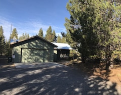 Entire House / Apartment Charming Getaway In The Pines (La Pine, USA)