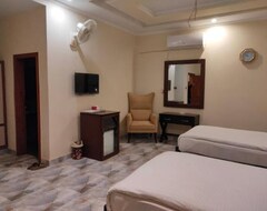 Hotel S.r. Lounge (Multan, Pakistan)