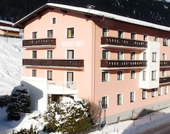 Khách sạn Hotel Goldenes Kreuz (St. Anton am Arlberg, Áo)