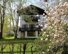 Entire House / Apartment Apartment In The Villa Schweizerhaus At The Baroque Castle Lichtenwalde (Niederwiesa, Germany)