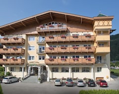 Khách sạn Almhof Lackner (Ried im Zillertal, Áo)
