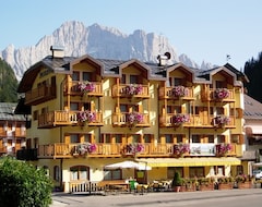 Khách sạn Hotel La Montanina (Alleghe, Ý)