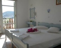 Hotel Olga (Ios - Chora, Greece)