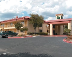 Khách sạn La Quinta Inn by Wyndham San Marcos (San Marcos, Hoa Kỳ)