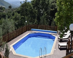 Toàn bộ căn nhà/căn hộ Country villa with 8x4m private pool and olive grove , near coast and mountains. (Casoli, Ý)