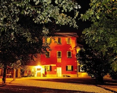 Otel Cascina Caremma (Besate, İtalya)