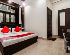 Khách sạn Oyo 70661 Hotel Al Makkah Managed By Hotel Paris (Mumbai, Ấn Độ)