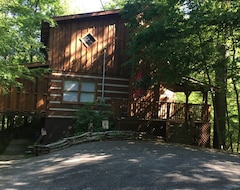 Hotel Impressive Log Cabin Lodging For Making A Smoky Mountain Memory! (Townsend, Sjedinjene Američke Države)