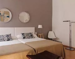 Hotel 7 Moons Bed & Breakfast (Valencia, Spain)