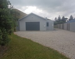 Entire House / Apartment Secluded Large Family Home And Section (Mahia, New Zealand)