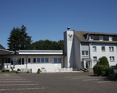 Hotel Schwarzer Adler (Moers, Germany)