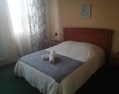 Hotel Le Tosny (Cormeilles, France)