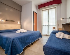 Khách sạn Hotel Capri (Pietra Ligure, Ý)