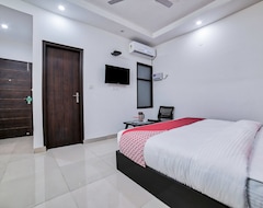 Hotel OYO Crown Residency (Faridabad, India)