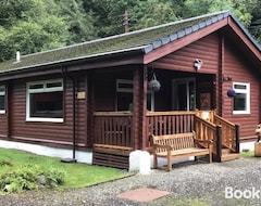 Koko talo/asunto Fox Lodge Traditional Log Cabin (Dunoon, Iso-Britannia)