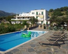 Hotel Vassiliki Kontou Studios (Andros - Chora, Greece)