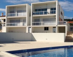 Cijela kuća/apartman Sao Martinho Bright Family Appartment, Shared Pool, Walk To Beach. (Caldas da Rainha, Portugal)