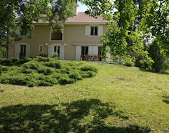 Koko talo/asunto Large Family House With Large Spaces And Large Park. (Villotte-sur-Aire, Ranska)