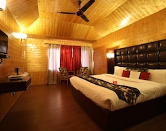 Lake Hotel (Srinagar, India)
