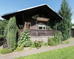 Toàn bộ căn nhà/căn hộ Cosy Holiday Home In The Erzgebirge Mountains With Large Garden And Terrace (Breitenbrunn, Đức)