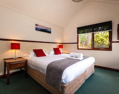 Hotel Riverglen Chalets (Margaret River, Australia)