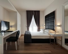 Hotel River Suites (Florence, Italy)