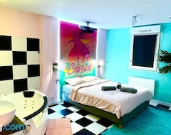 Koko talo/asunto Capsule Miami Vice (Liévin, Ranska)
