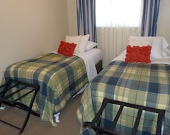 Hotel Oasis By The Bay Vacation Suites (Wasaga Beach, Canada)