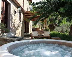Khách sạn Country House - Country House Ideally Located In Front Of The Chianti Hills (Loro Ciuffenna, Ý)