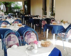 Khách sạn Hotel Eleni (Paralia Dionysou, Hy Lạp)