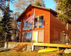 Entire House / Apartment Hayward Lakefront - Gorgeous Cabin, Four Seasons Of Fun For Up To 21 Guests (Hayward, USA)