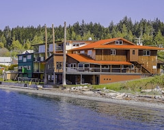 Hotel The Oceanfront (Sointula, Canada)