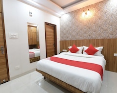 Otel OYO 14387 Luxury Inn (Delhi, Hindistan)