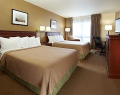 Hotel Quality Inn & Suites PE Trudeau Airport (Dorval, Canada)