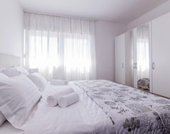 Hotel Luxury Accommodation White Residence (Sukošan, Croatia)