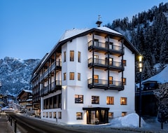 Stella Hotel - My Dolomites Experience (Wolkenstein, İtalya)