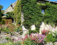 Toàn bộ căn nhà/căn hộ Picturesque Gite With Terraces In Idyllic Mountain Village With Views (Vira, Pháp)