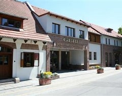 Khách sạn Crocus Gere Bor Hotel Wine Spa (Villány, Hungary)