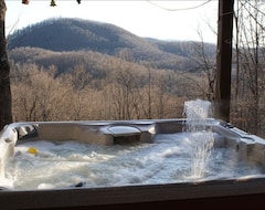 Tüm Ev/Apart Daire Saluda Cabin With Hot Tub, Year Round Views And Wifi Internet And Dish Top 200! (Saluda, ABD)