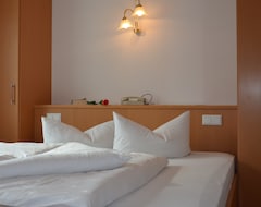 Bed & Breakfast Garni Irene (Graun im Vinschgau, Italija)