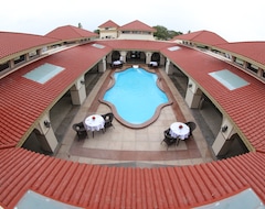 Khách sạn Neonz Lifestyle and Recreation Club (Anand, Ấn Độ)