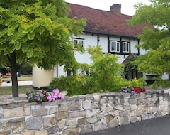 Hotel Heathrow Cottages (Staines-upon-Thames, United Kingdom)