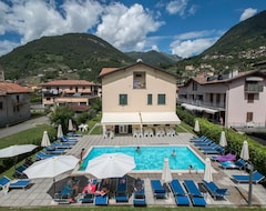 Khách sạn Lakeside Holiday Resort (Domaso, Ý)