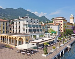 Khách sạn Hotel Du Lac (Gardone Riviera, Ý)