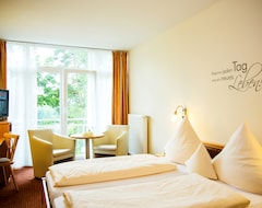 Khách sạn Hotel Seehof Tauer OHG (Tittling, Đức)