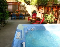 Hotel Paddlers Paradiseeasy Walk To River,hot Tub, 2 Kayaks,game Room,3 For 2! (Guerneville, USA)