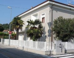 Toàn bộ căn nhà/căn hộ Spacious Holiday Home In The Baia Flaminia Area (Pésaro, Ý)