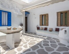 Khách sạn Moments Rooms (Adamas, Hy Lạp)