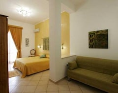 Hotel H- Rooms La Darsena (San Vito Lo Capo, Italy)